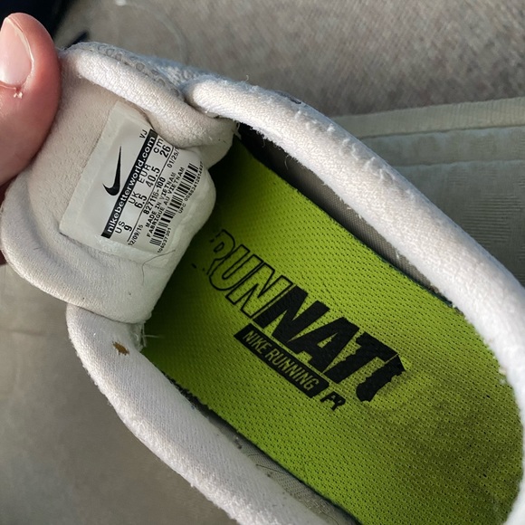 Nike running shoes - Picture 2 of 3